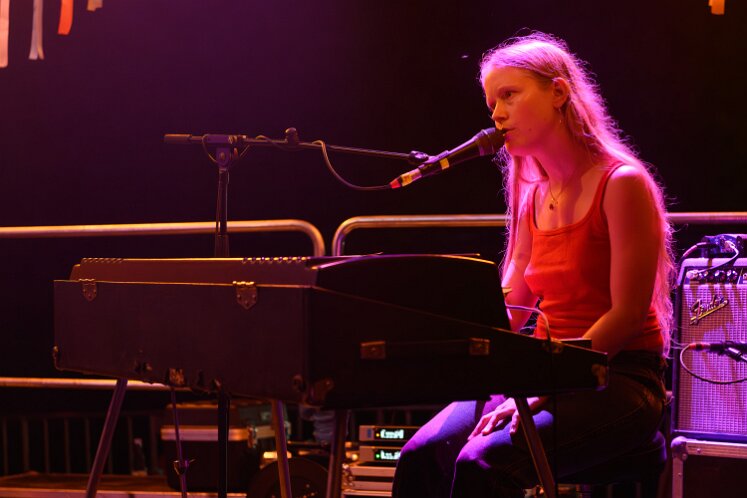 Alice Phoebe Lou am Acoustic Lakeside 2026