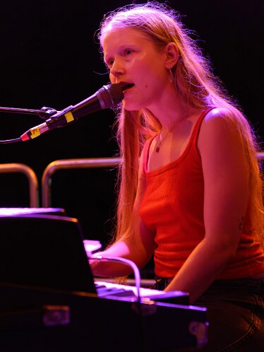 Alice Phoebe Lou am Acoustic Lakeside 2026