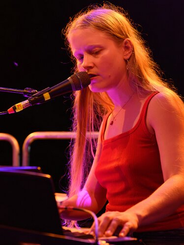 Alice Phoebe Lou am Acoustic Lakeside 2026