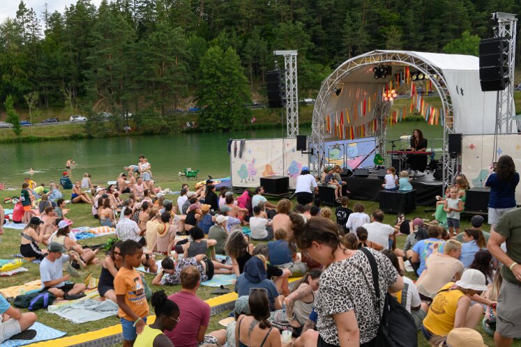 Mira Perusich am Acousic Lakeside 2026